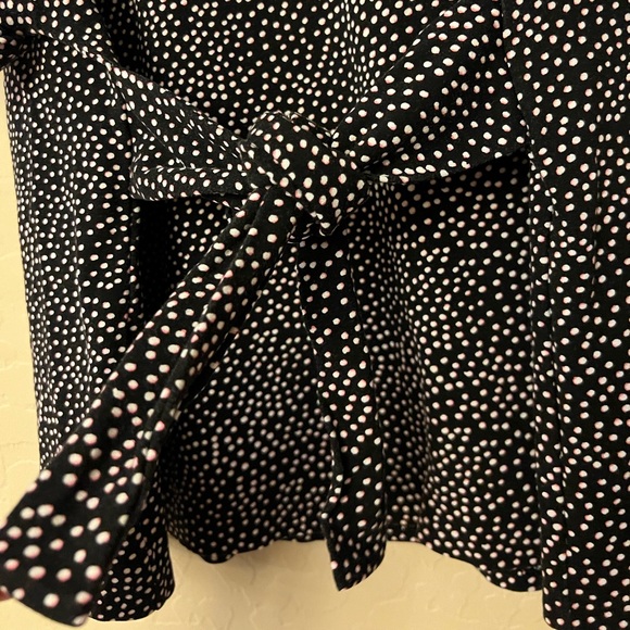 Black & White Polka Dot Rayon Top w/Back Ties, Pink Accent Shading on Dots - Picture 5 of 12